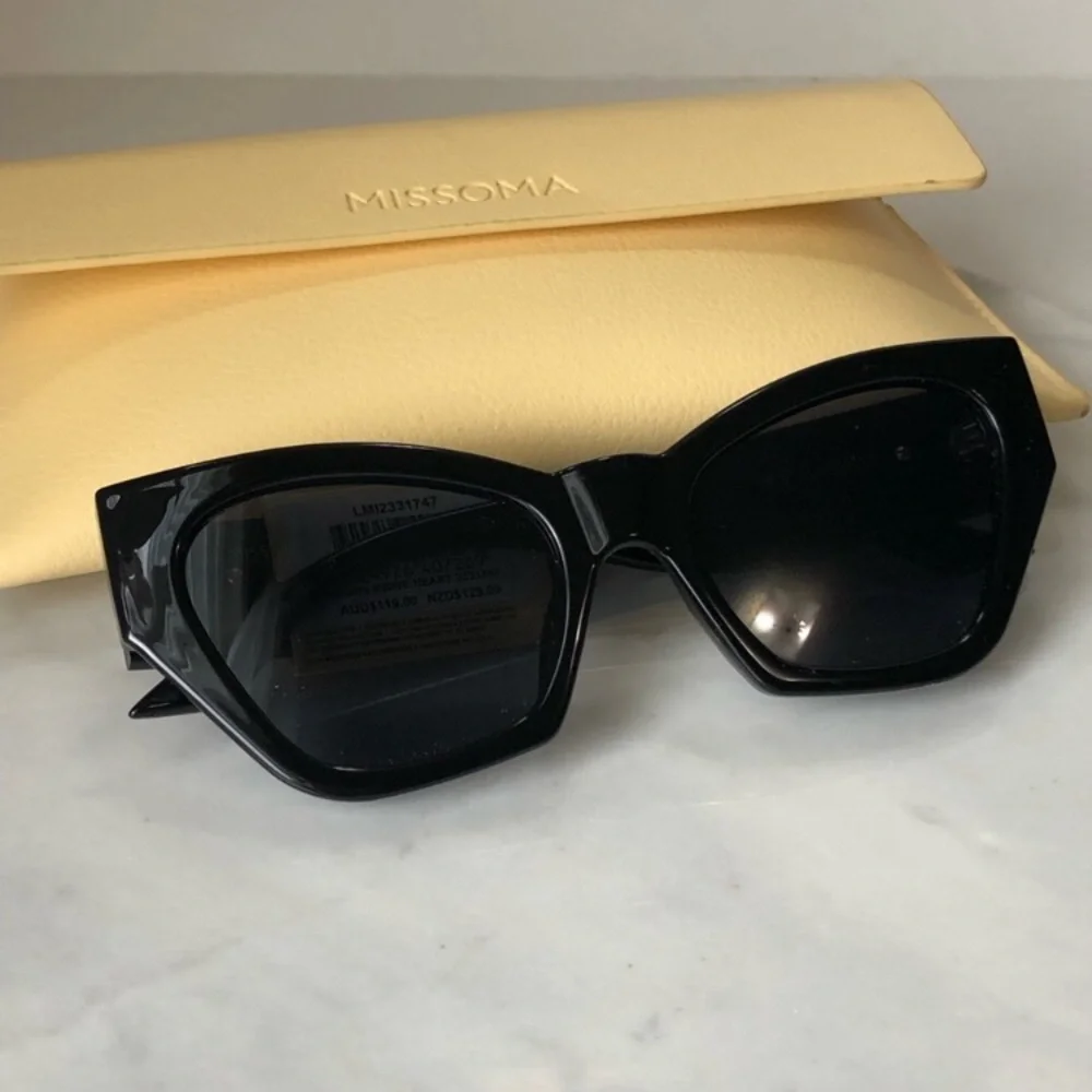Missoma x Le Specs Venus Ridge Heart Black Cat-Eye Sunglasses